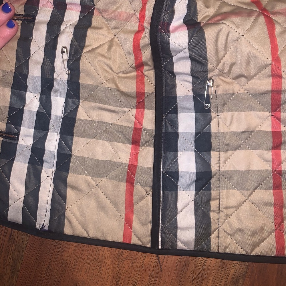 Black Burberry jacket size 14y (fits small adults) - Picture 5 of 11